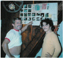 JO a DS u nástěnky během MS 1985
